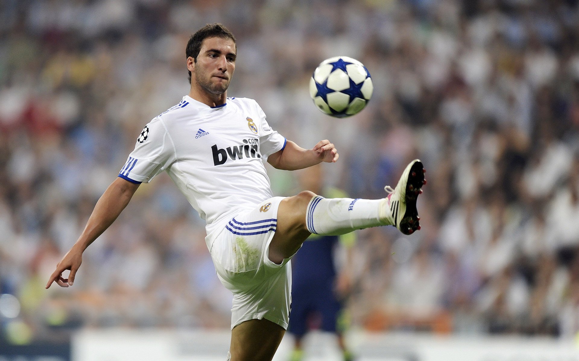 《英雄联盟》官方发布年度幕后花絮,粉丝期待爆棚,英雄联盟mv彩蛋